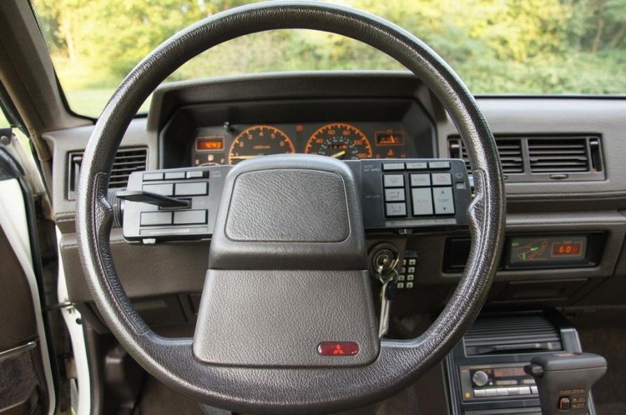  Mitsubishi Gallant Sigma 1988 года  (фото 18 из 54)